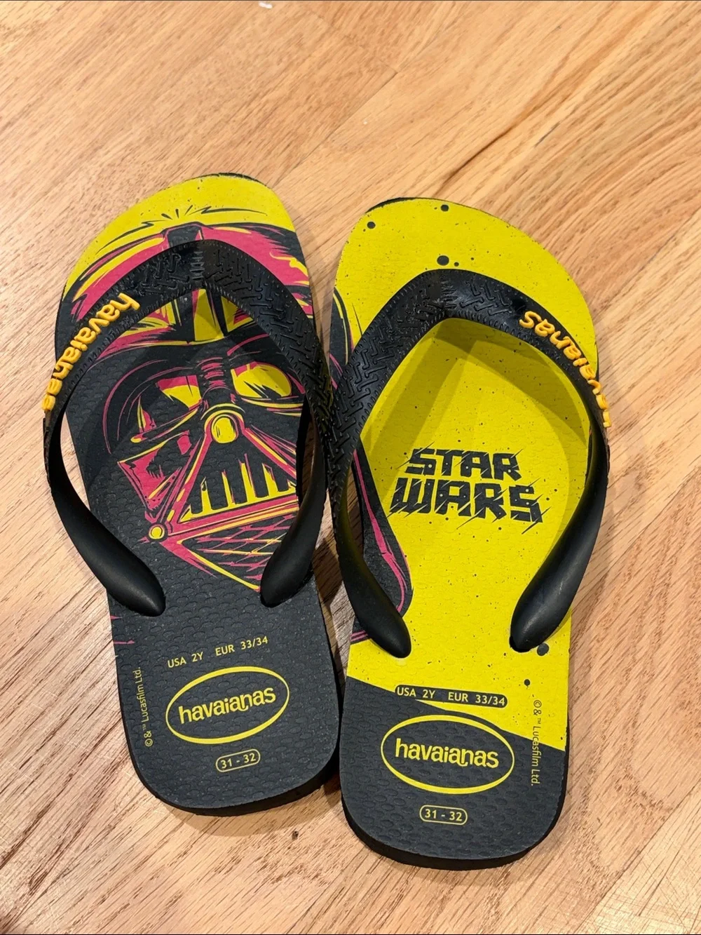 Havaianas Kids Yellow & Black Star Wars Graphic Flip Flops, 2Y (31-32)